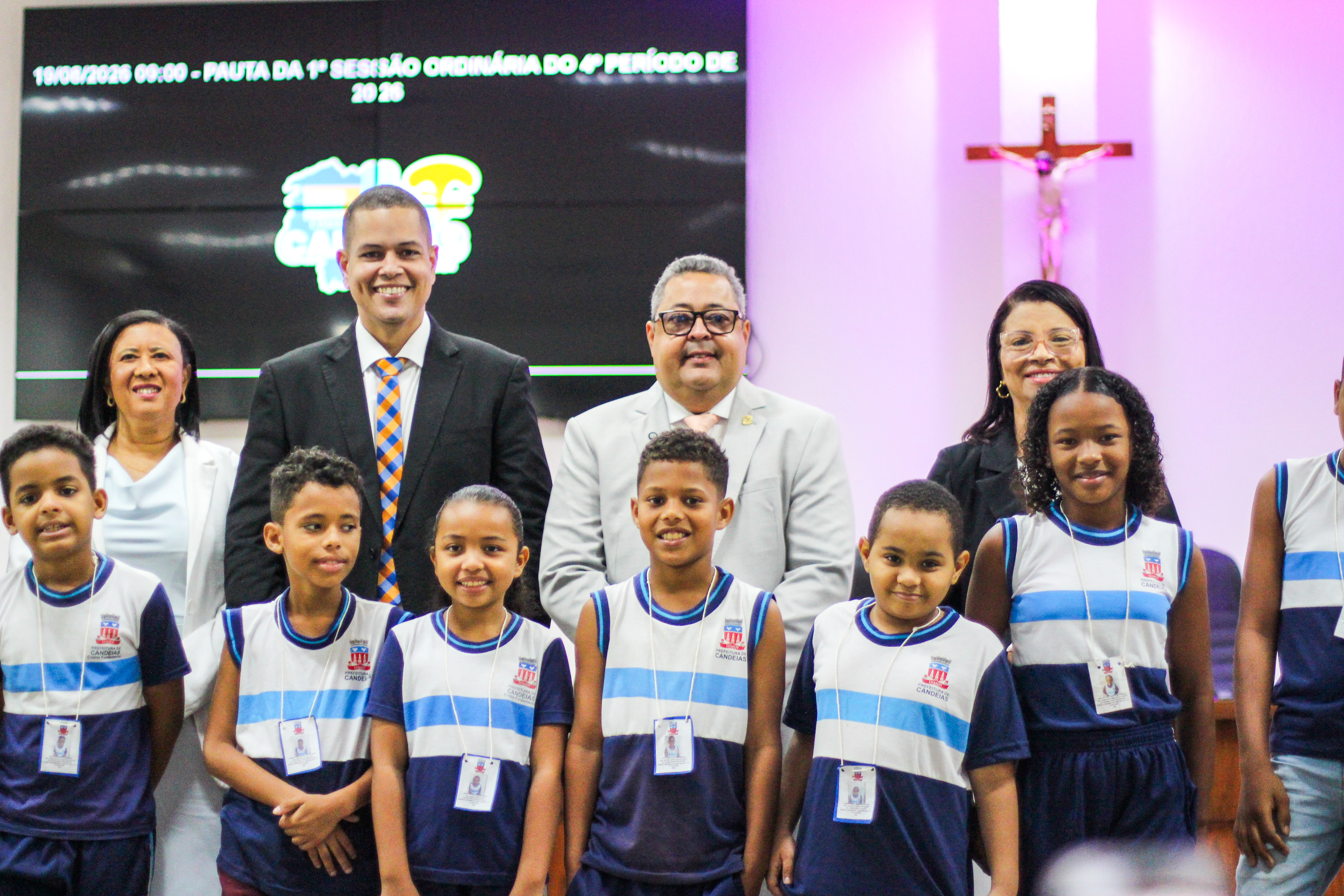 Câmara de Candeias recebe visita de alunos da Escola Luiz Viana