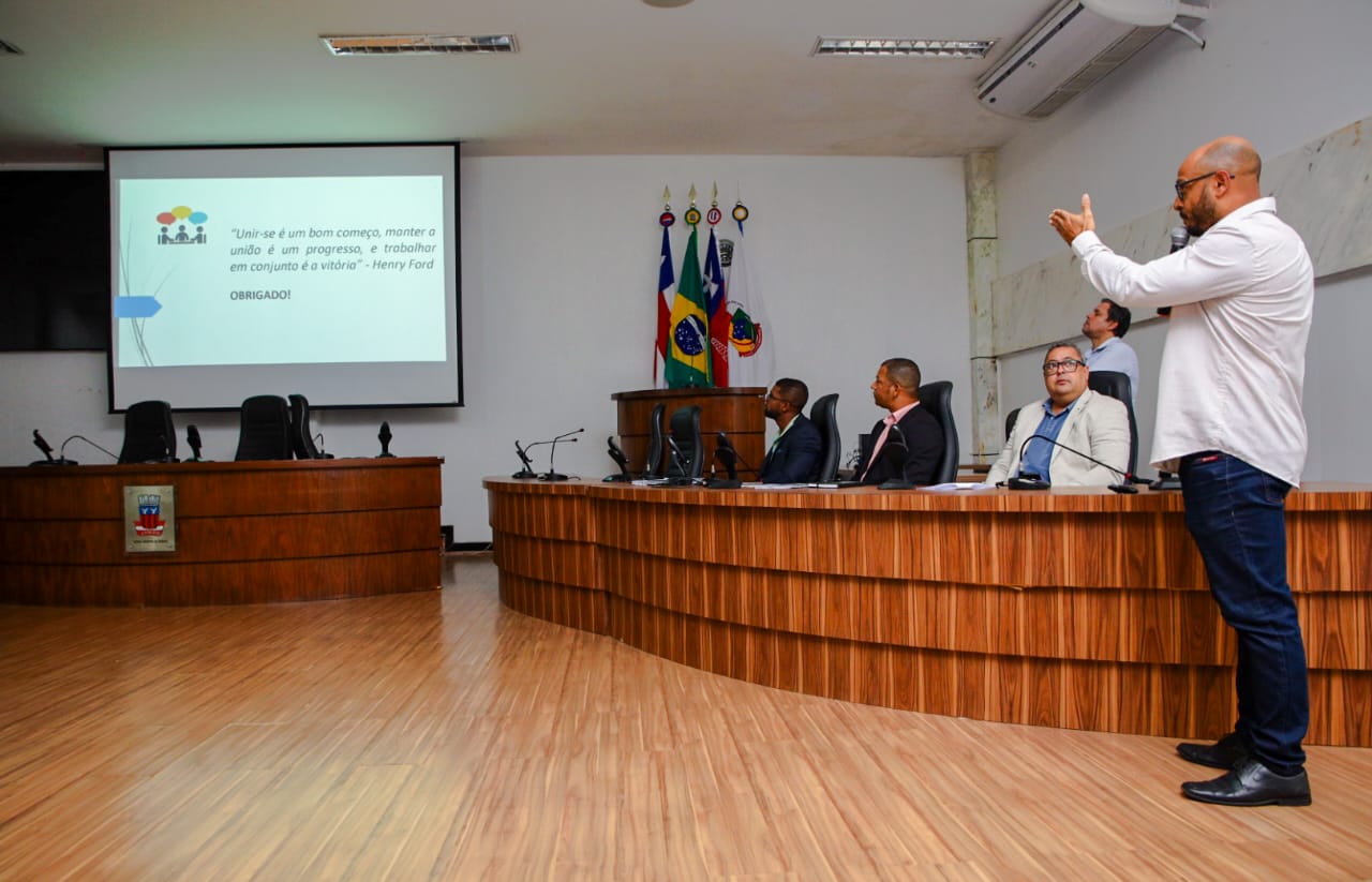 Audiência pública discute diretrizes orçamentárias para 2026 na Câmara de Candeias